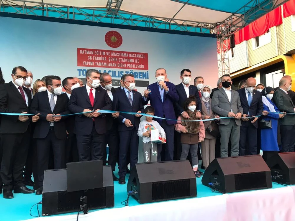 'Tayyip dede' sloganı atan çocuklara oyuncak hediye etti