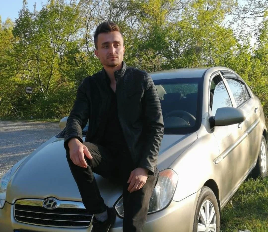 Telefonda tartıştığı eski kız arkadaşının işyerine giderek öldürdü