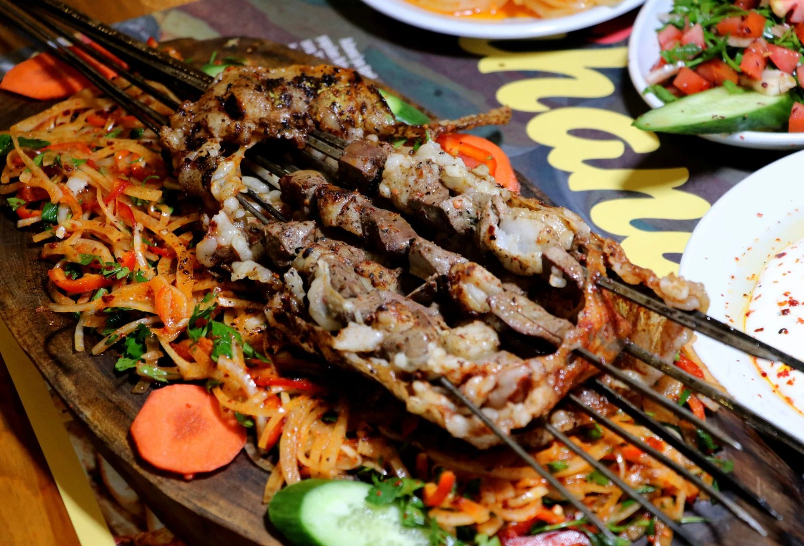 Yiyen doyamıyor, Diyarbakır kebabını uyarladı! Ortaya 'Gömlek ciğer' çıktı