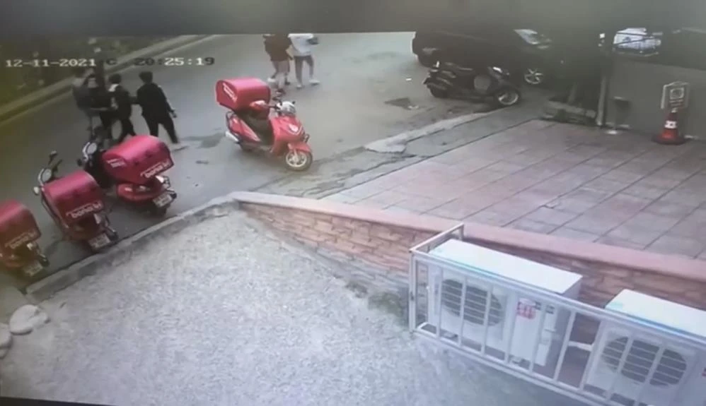 Arsız hırsızlar iş başında! Önce soydular, sonra dövüp kaçırdılar