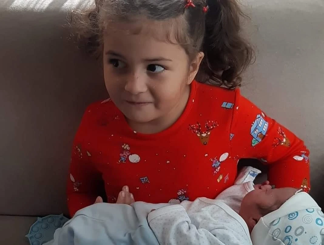 Lösemi hastası Öykü Arin'e can suyu!  Yüzde yüz uyumlu kardeş geldi
