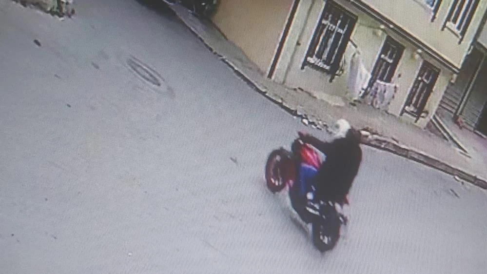 Minibüste silahlı gasp: İki kişi 2 milyon 250 bin lirayı çalıp kaçtı