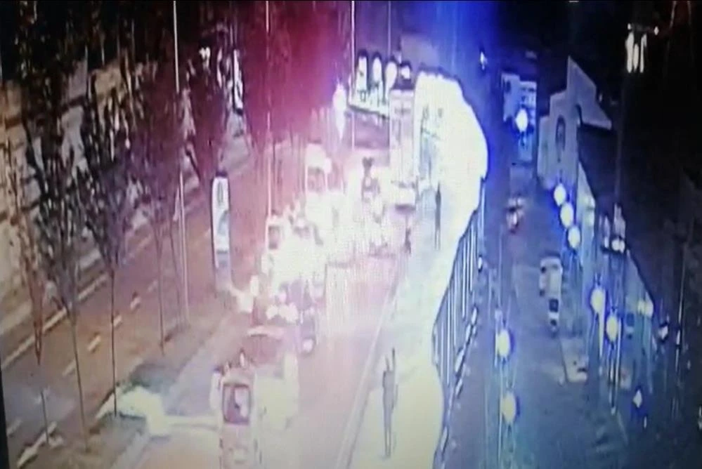 Minibüste silahlı gasp: İki kişi 2 milyon 250 bin lirayı çalıp kaçtı