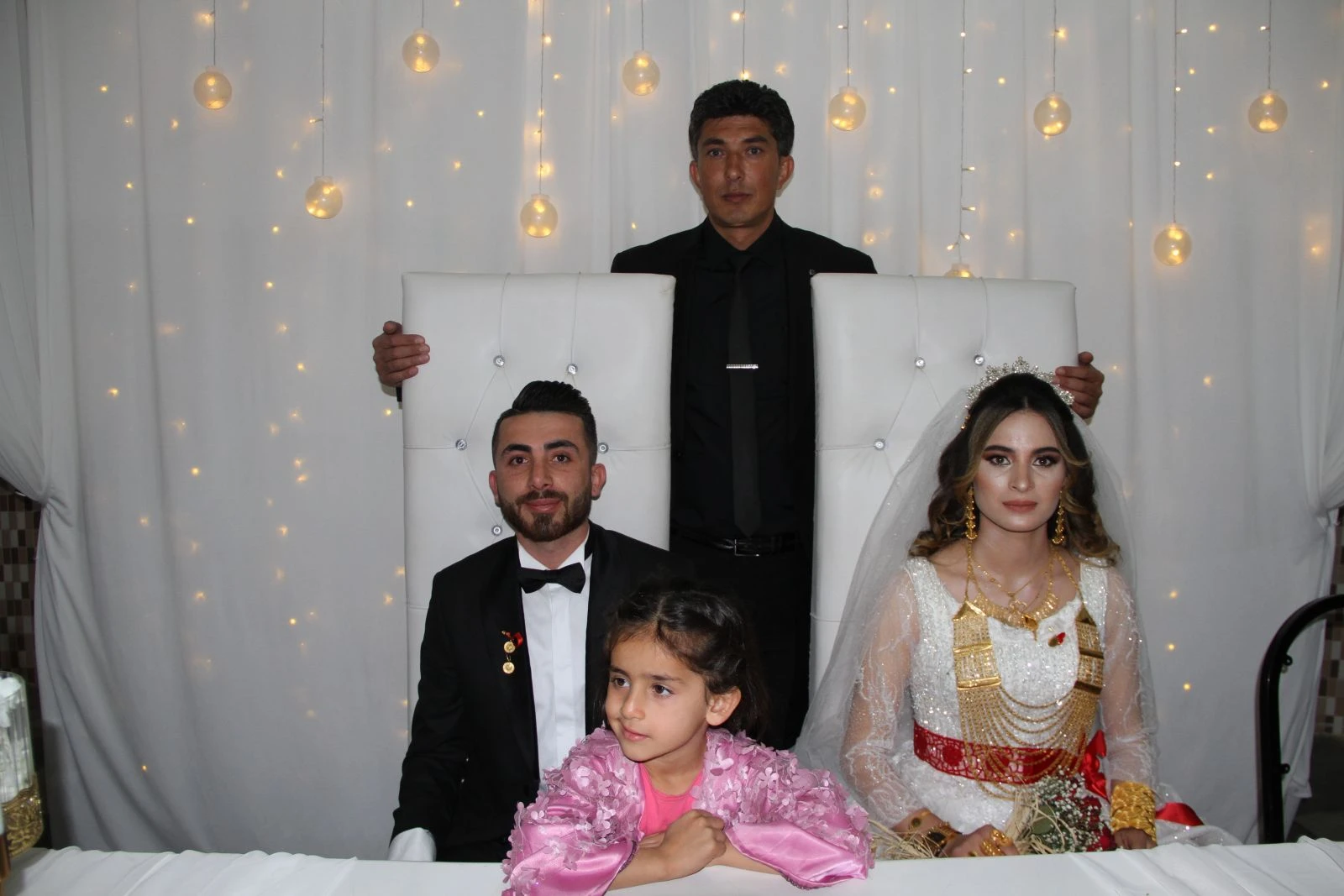 3 bin kişinin katıldığı aşiret düğününde 1 milyon 258 bin TL'lik altın ve para takıldı!