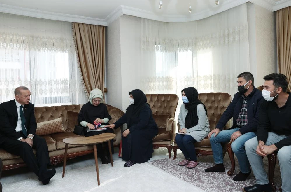Erdoğan'dan samuray kılıcıyla öldürülen Başak Cengiz'in ailesine ziyaret