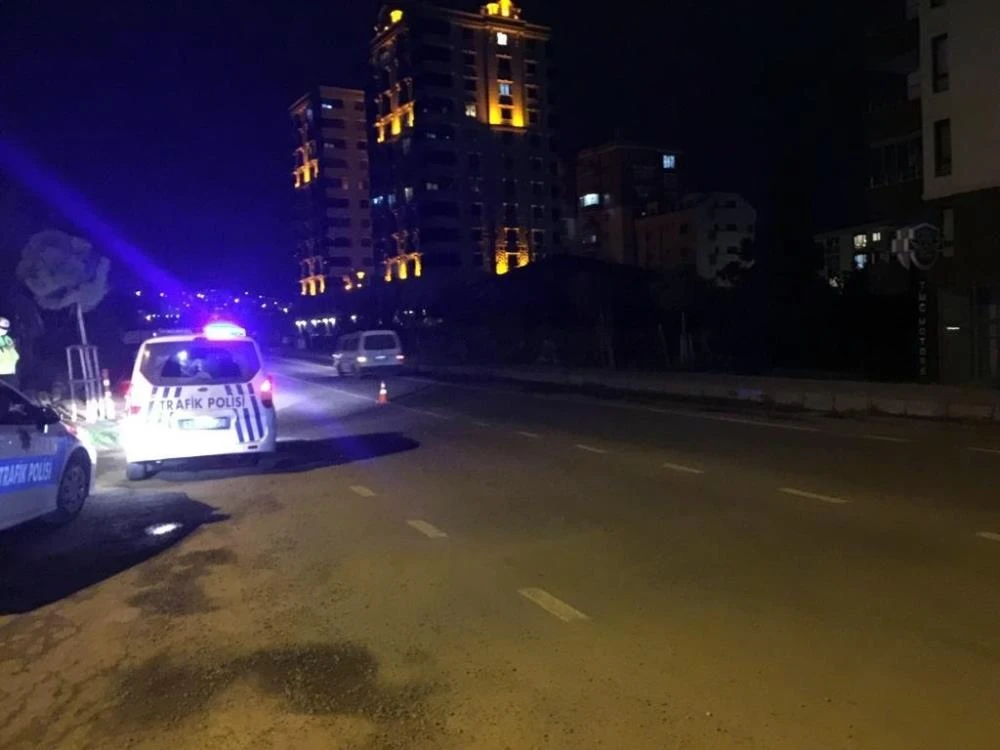Alkollü, ehliyetsiz, 16 yaşında... Dur ihtarına uymayan sürücünün çarptığı polis şehit oldu