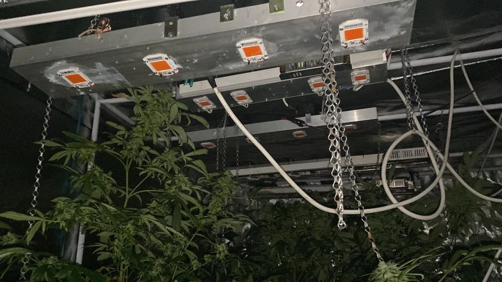 Dışarıdan tekstil atölyesi, içeriden milyonluk uyuşturucu serası