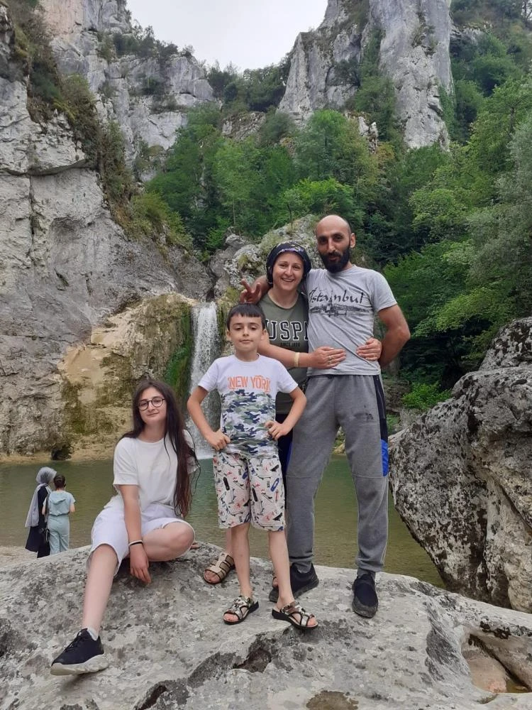 Otomobilin altında kalıp hayatını kaybetti, bilirkişi kusuru elbisesinde buldu!