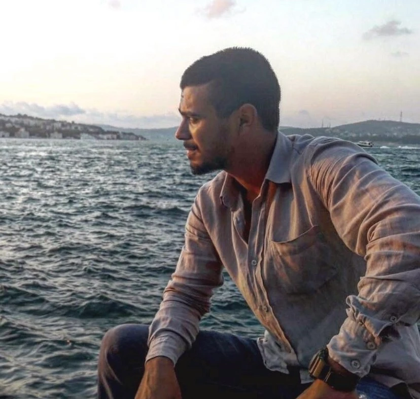 Aşırı süratli otomobil ağaçlara çarptı: 1 ölü, 1 yaralı