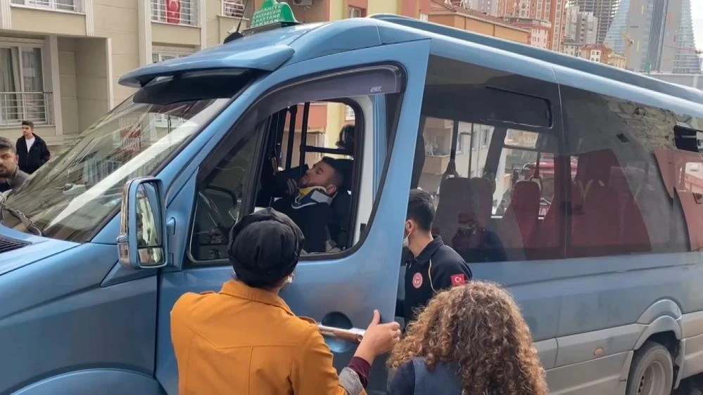 Şoför baygınlık geçirdi, araç kontrolden çıktı! Hıncahınç dolu minibüste can pazarı