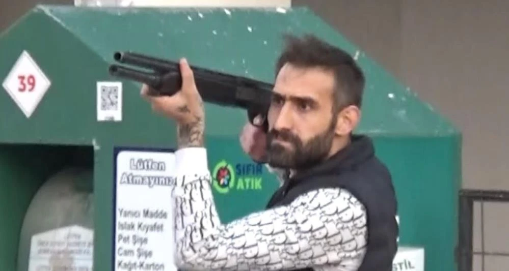 Saldırgan terör estirdi: Hasmını yaraladı, polislere tüfek doğrulttu