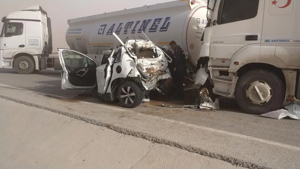 Konya'daki kum fırtınasında zincirleme kaza! 2'si ağır 8 yaralı