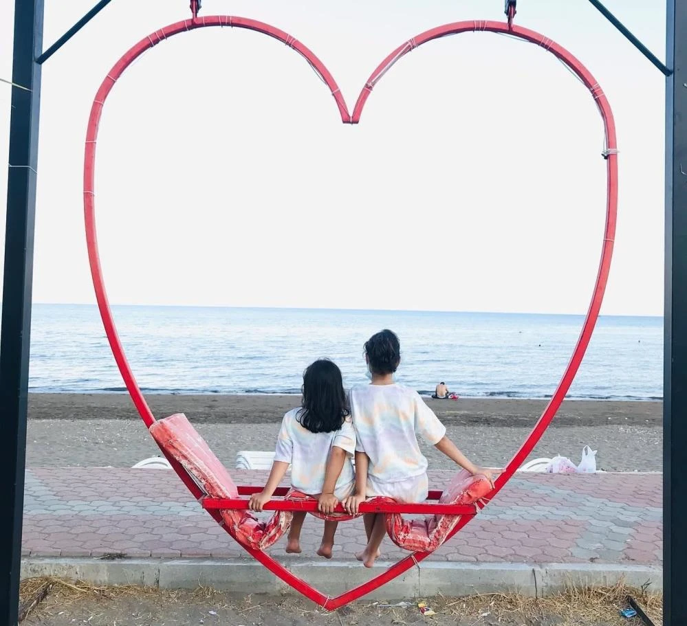 Arkadaşları başta şaka zannetti! Salıncaktan düşen lise öğrencisi hayatını kaybetti