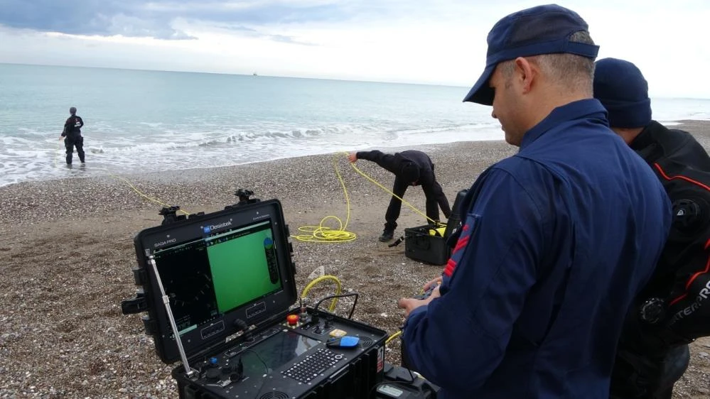 Tekneden atlamaya zorlanan 2 göçmenin cesedi bulundu