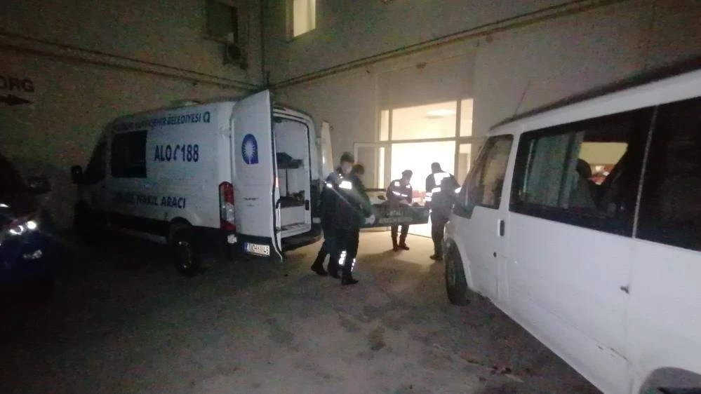 Tekneden atlamaya zorlanan 2 göçmenin cesedi bulundu