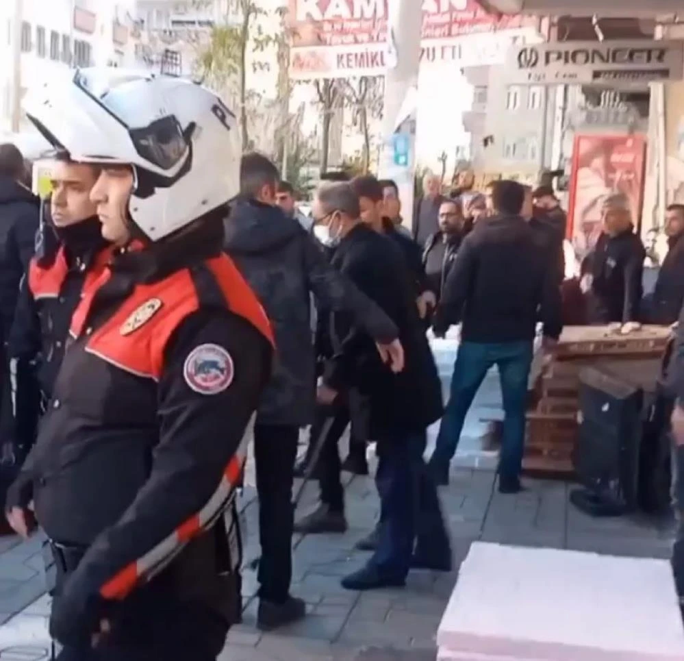 13 yaşındaki çocuğa cinsel istismar iddiası! Polis mahallelinin elinden zor aldı