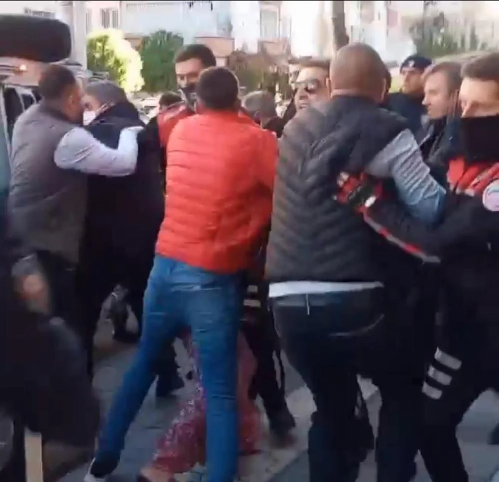 13 yaşındaki çocuğa cinsel istismar iddiası! Polis mahallelinin elinden zor aldı