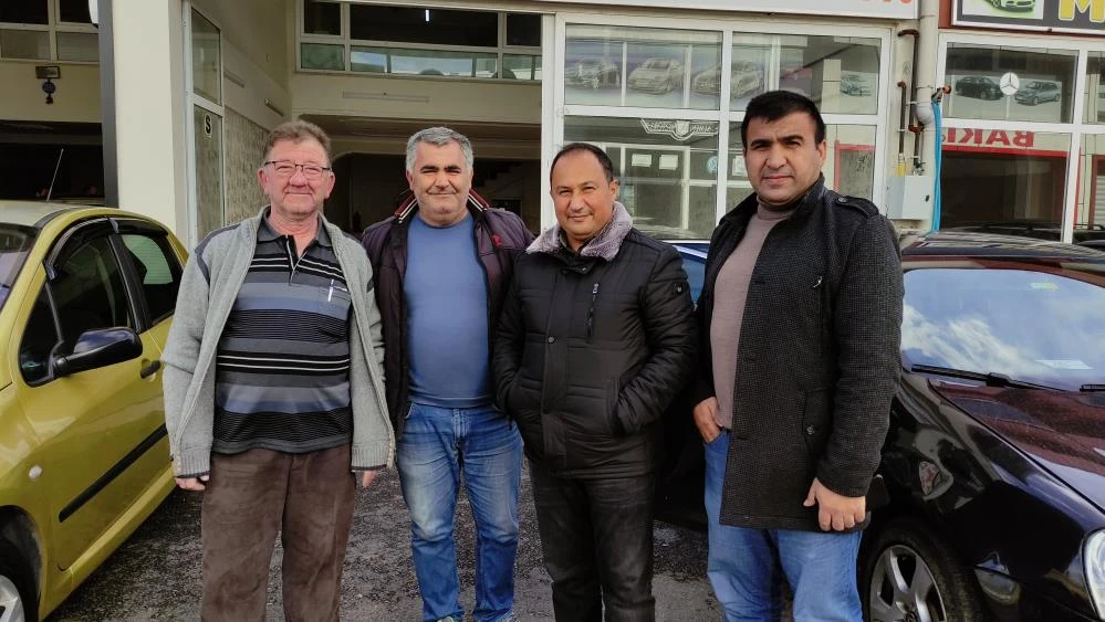 Yolda yürürken servet buldu! Tam 2 milyon değerinde... Düşünmeden sahibine teslim etti