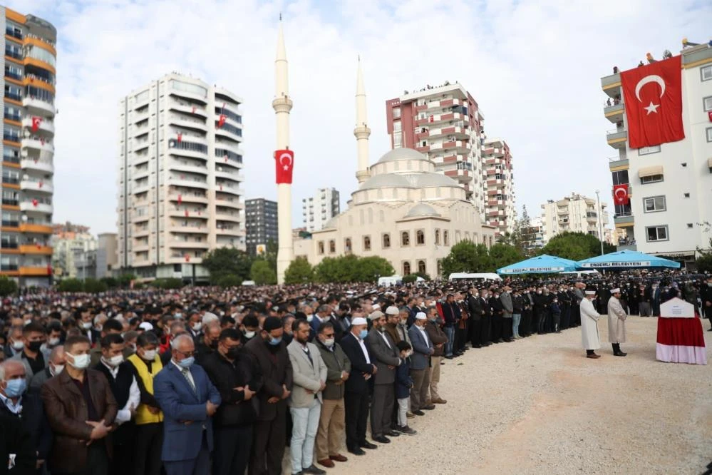 İçişleri Bakanı Soylu'dan şehit cenazesinde anlamlı paylaşım