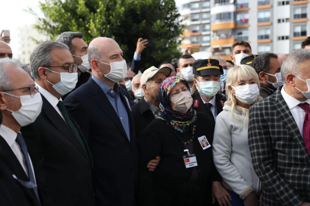 İçişleri Bakanı Soylu'dan şehit cenazesinde anlamlı paylaşım