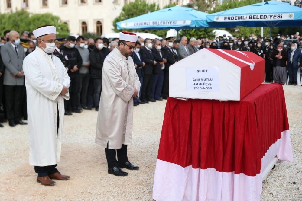 İçişleri Bakanı Soylu'dan şehit cenazesinde anlamlı paylaşım