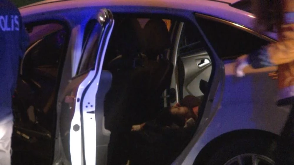 Seyir halinde silahlı saldırı! Ağır yaralı kişiler 2 kilometre kaçtı