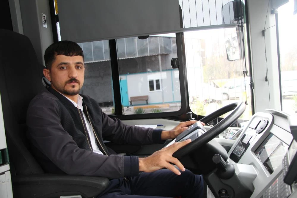 Batman'da otobüs şoföründen örnek davranış: 200 bin lirayı düşünmeden sahibine verdi