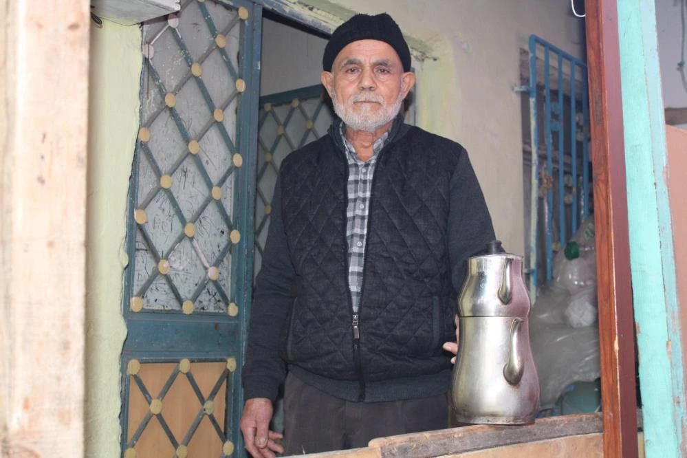 'Hediye çaydanlık' oyunu evinden etti! Kargo kağıdı diye senet imzalattırdılar