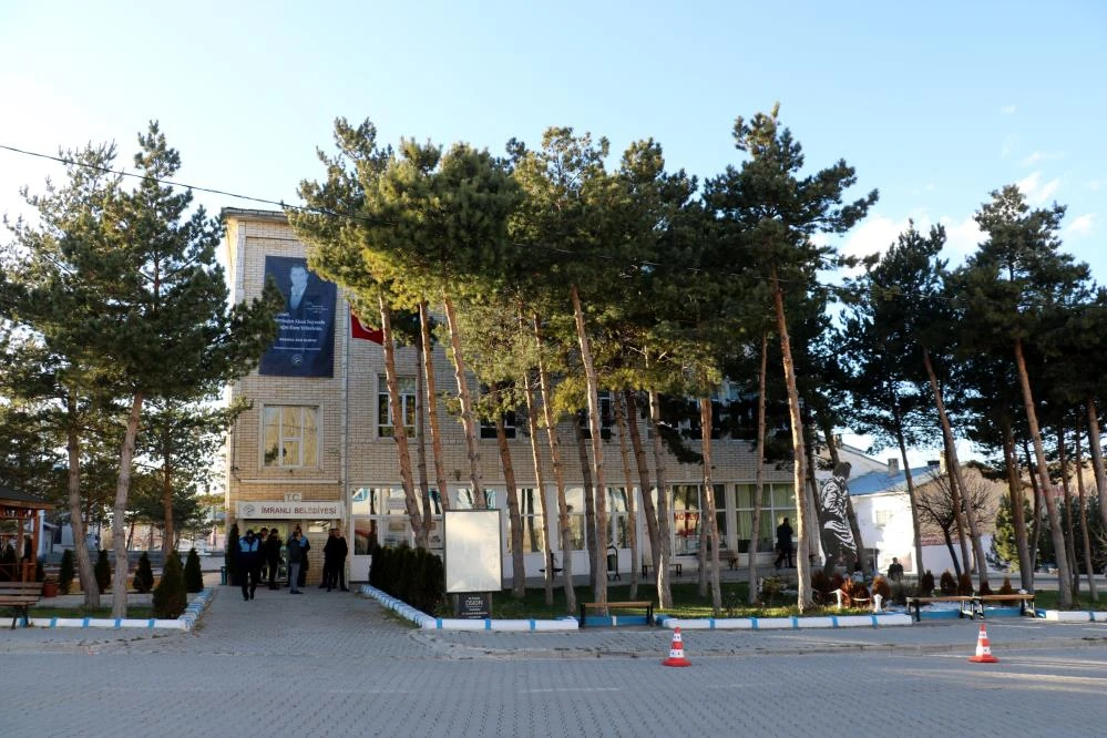 İmranlı Belediyesi CHP’den AK Parti’ye geçti