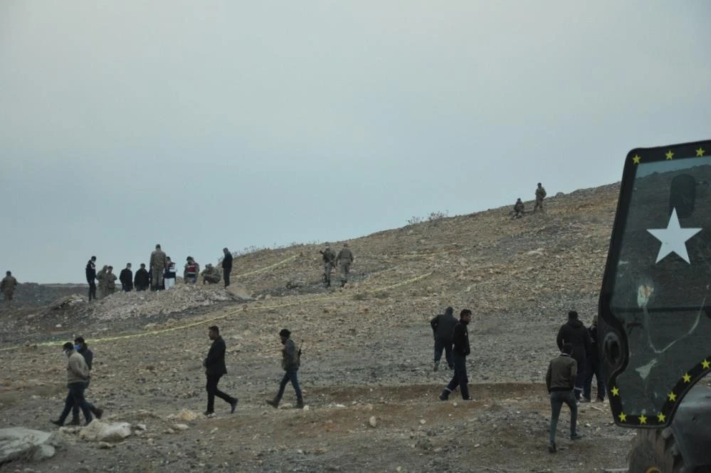 Toprağa gömülü parçalanmış cesedi çoban köpekleri buldu