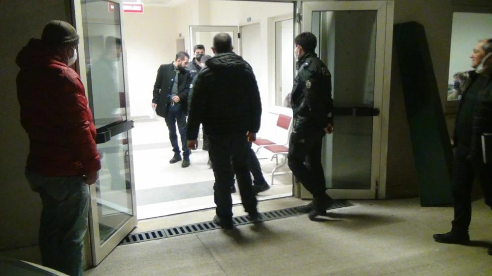 Eski eşinin yeni eşini öldürdü, öz oğlunu yaraladı