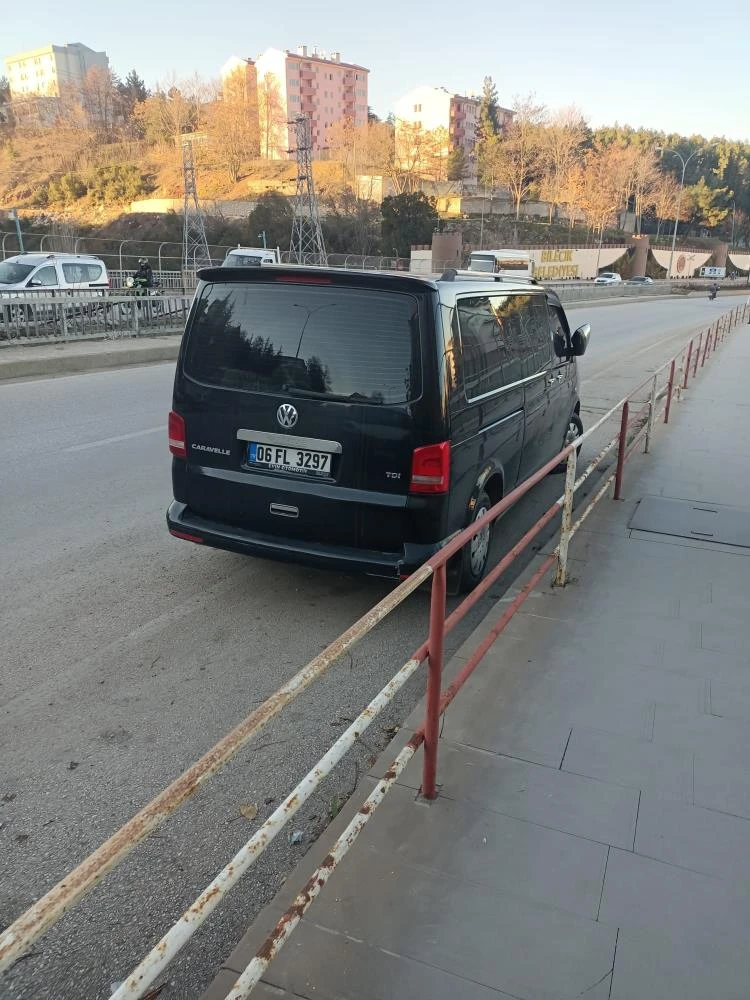 Son model araçla geldikleri Bilecik'te 1 saatte 2.305 lira para topladılar