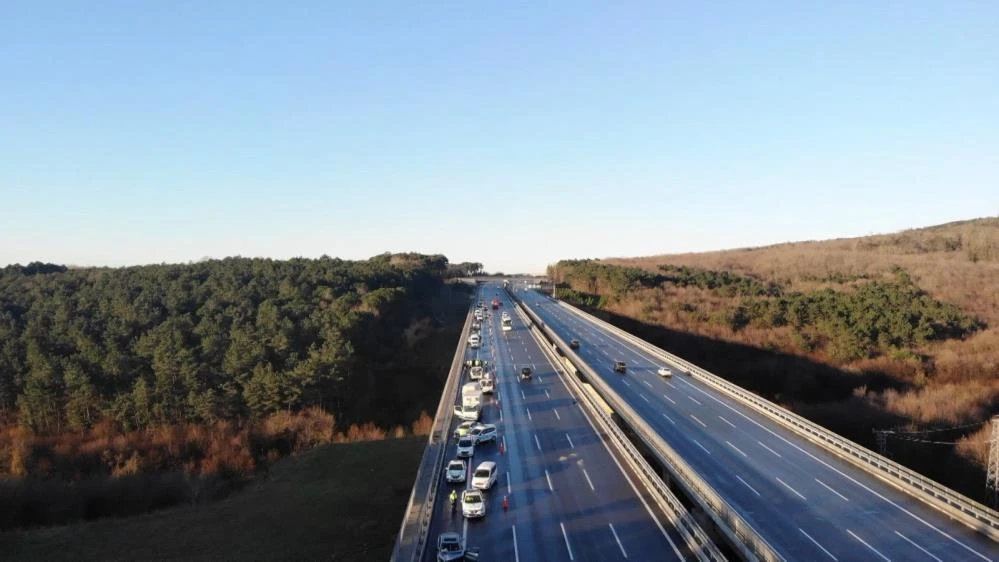 Son dakika: Çekmeköy'de zincirleme trafik kazası: 19 araç maddi hasar aldı