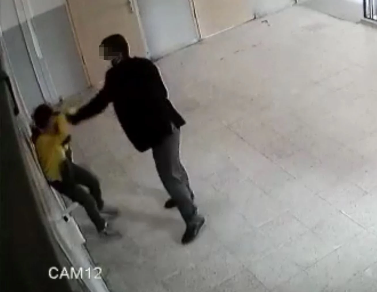 Aksaray'da öğretmeni tarafından dayak yiyen küçük çocuk yaşadığı dehşeti anlattı: Kanlı kazağımı çıkartıp yeni giydirdiler