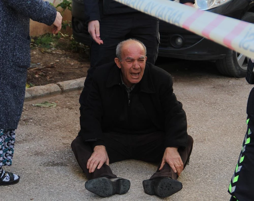 Kazada hayatını kaybeden eşine son kez sarıldı, yakarışları yürek burktu