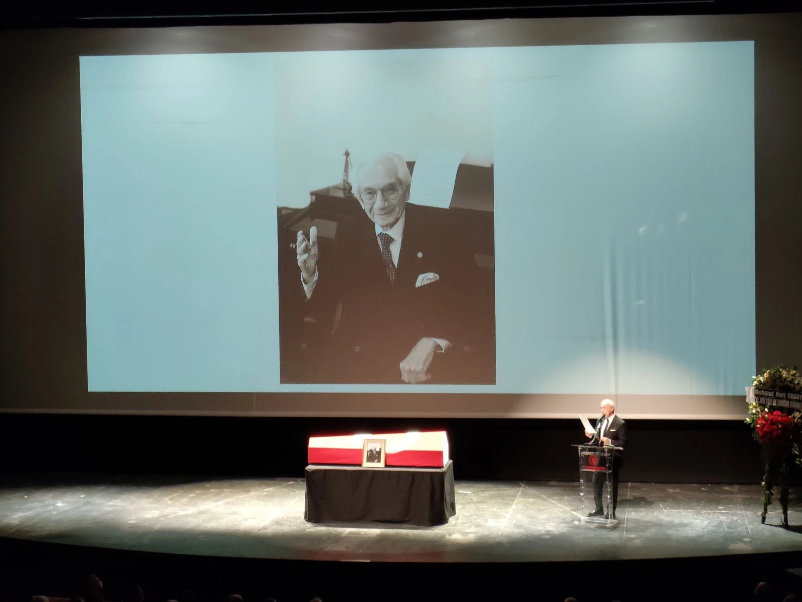 Türk Sanat Müziği sanatçısı Prof. Dr. Alaeddin Yavaşca son yolculuğuna uğurlandı