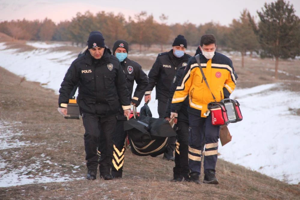 20 gündür kayıp olan genç ormanda ağaca asılı halde bulundu