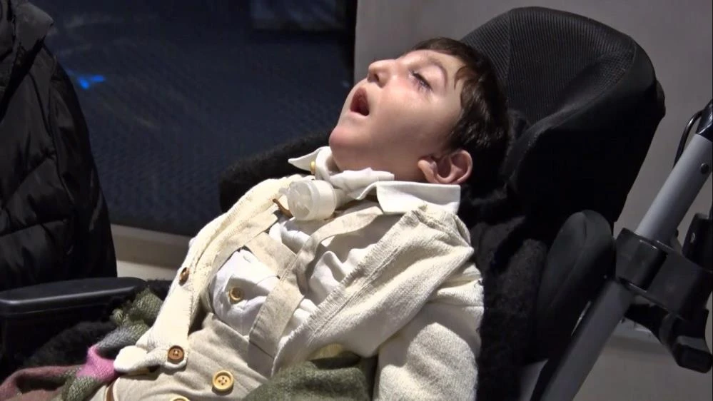 Doktorlar 3 ay dedi, o inat etti! 4 yıla 8 kez yoğun bakım sığdıran Ata bebek herkesi duygulandırdı