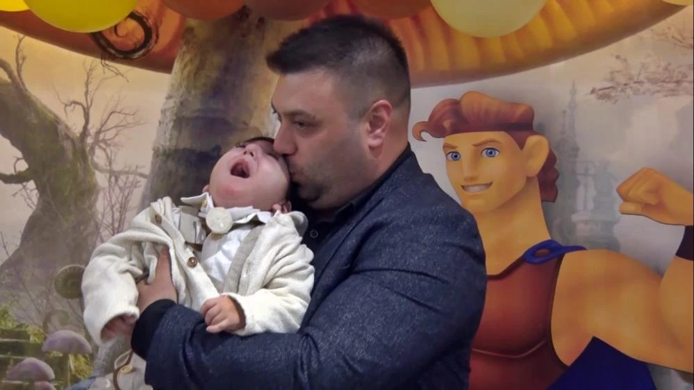 Doktorlar 3 ay dedi, o inat etti! 4 yıla 8 kez yoğun bakım sığdıran Ata bebek herkesi duygulandırdı