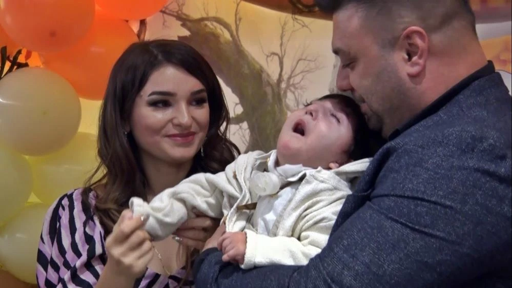 Doktorlar 3 ay dedi, o inat etti! 4 yıla 8 kez yoğun bakım sığdıran Ata bebek herkesi duygulandırdı