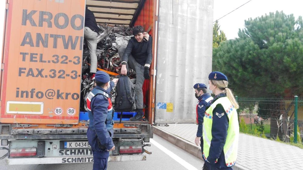 Yanlış tıra kaçak bindiler, Sofya beklerken Çanakkale'ye geldiler