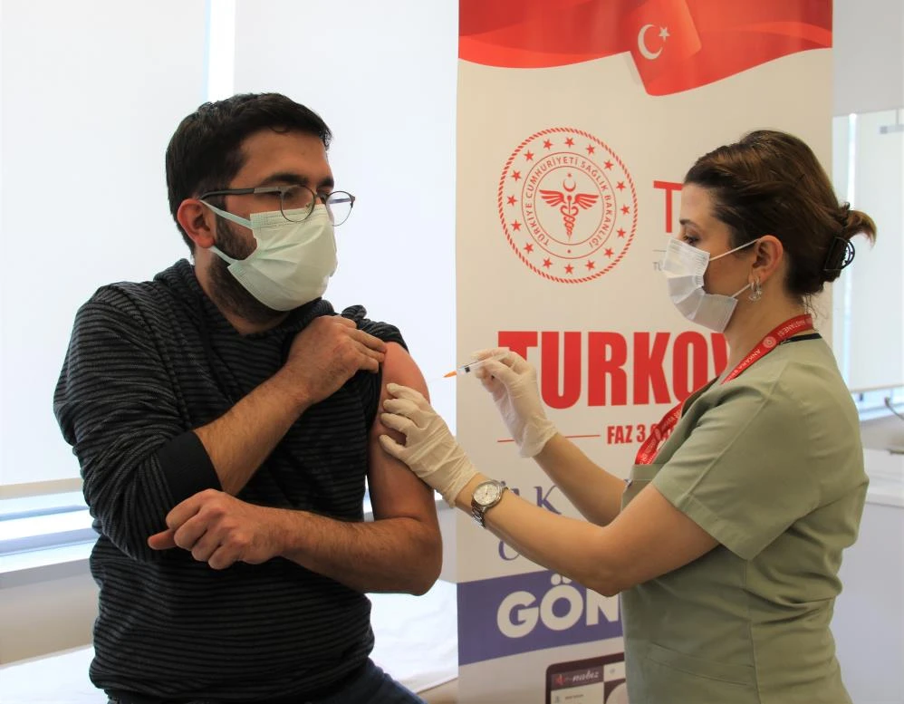 Hastanelerde TURKOVAC kuyruğu: Yerli aşıyı duyan sıraya girdi