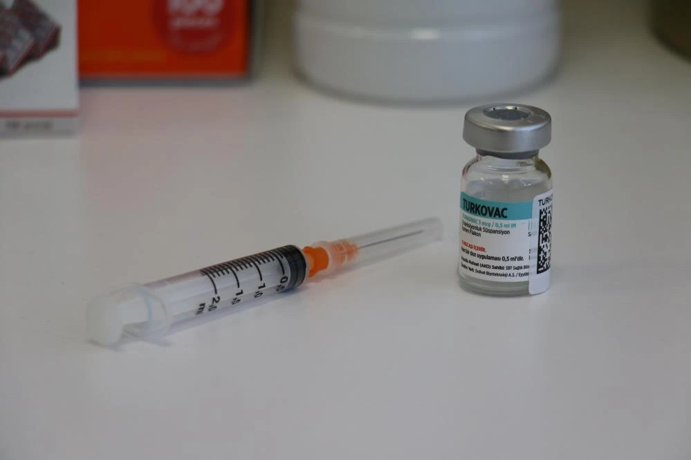 Hastanelerde TURKOVAC kuyruğu: Yerli aşıyı duyan sıraya girdi