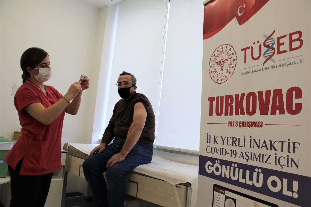 Hastanelerde TURKOVAC kuyruğu: Yerli aşıyı duyan sıraya girdi