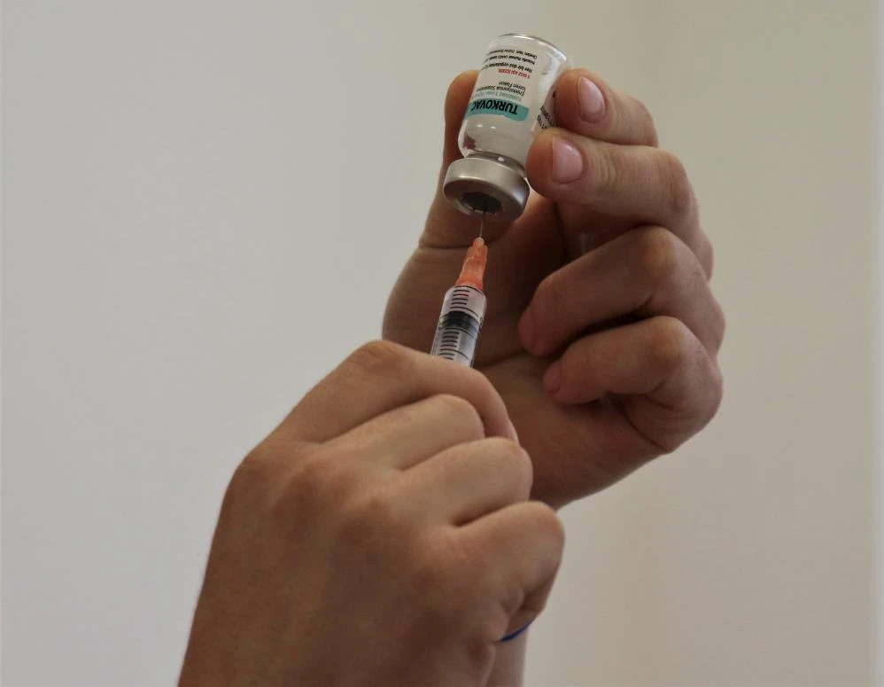 Hastanelerde TURKOVAC kuyruğu: Yerli aşıyı duyan sıraya girdi