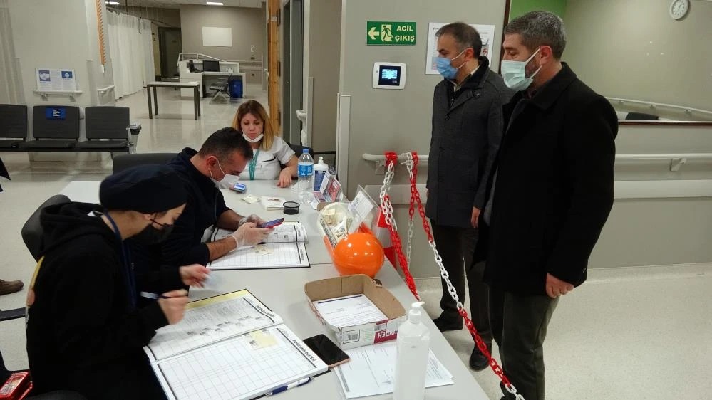 Hastanelerde TURKOVAC kuyruğu: Yerli aşıyı duyan sıraya girdi