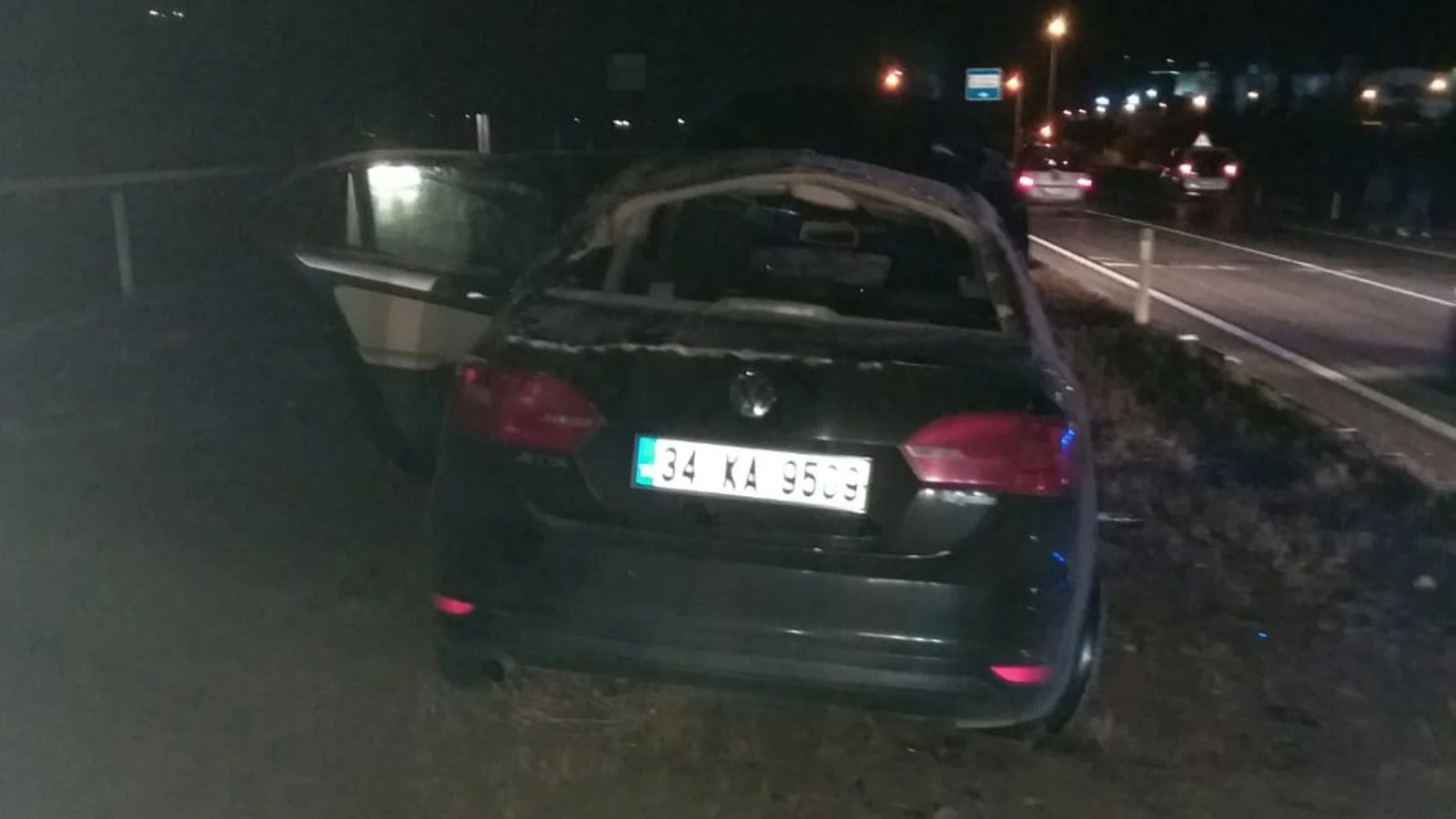 Takla atan otomobil refüje çıktı: 4 yaralı