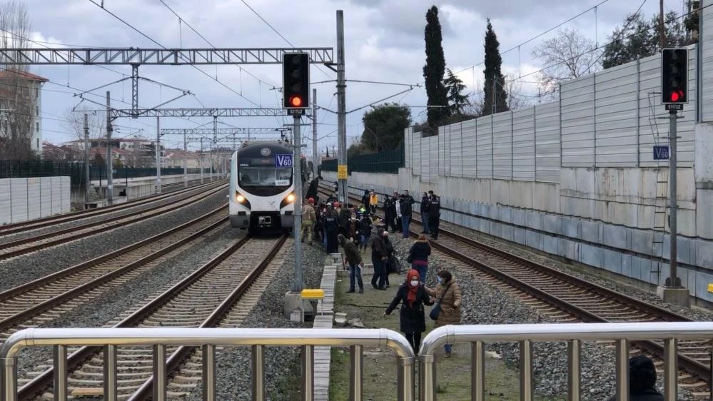 Marmaray'da intihar! Trenin altına atlayan kadın hayatın kaybetti