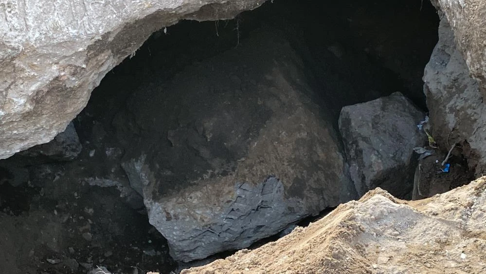 Define ararken kazdığı tünelin altında kalarak can verdi