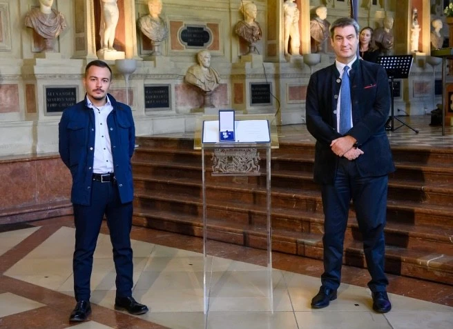 Almanya'da hayat kurtaran 2 Türk gence madalya verildi